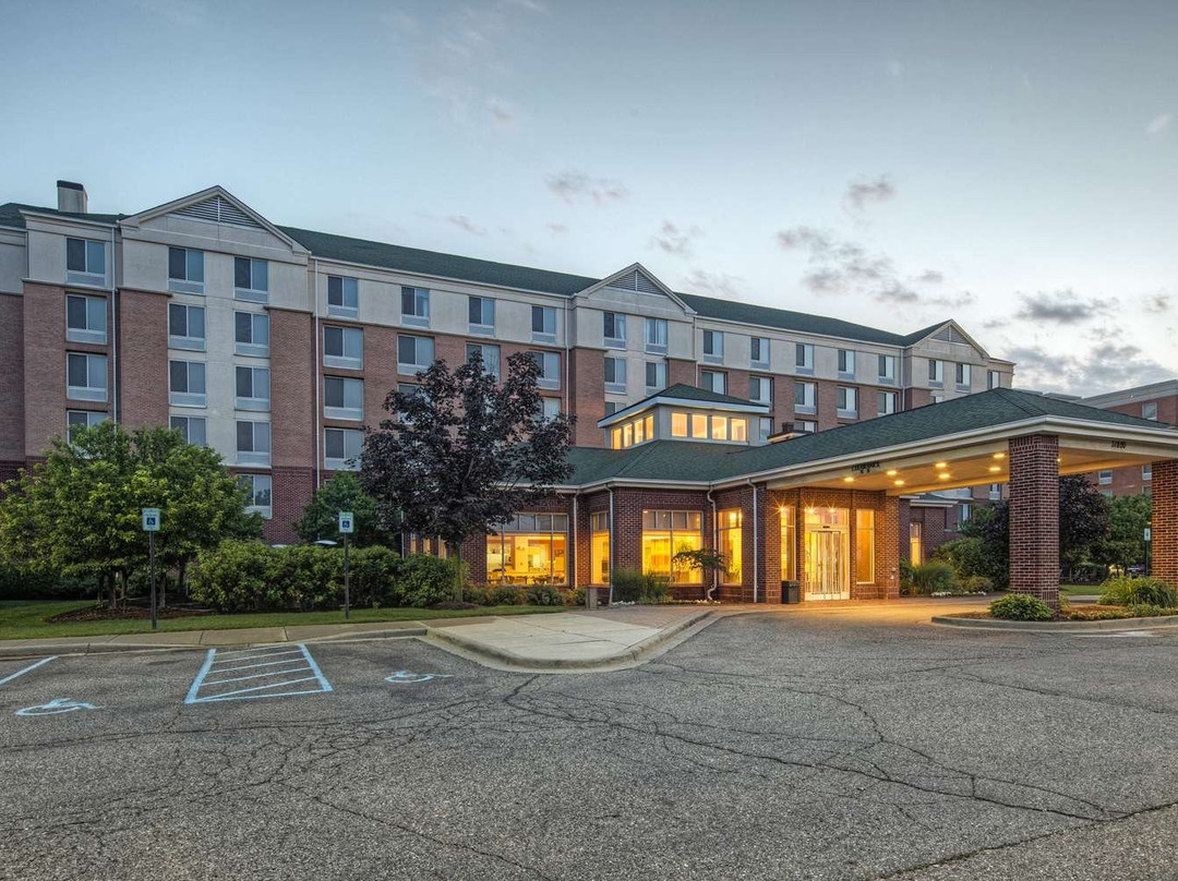 底特律大都会机场希尔顿花园酒店主图