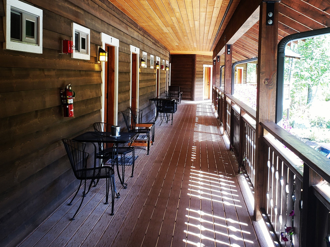 Glacier Guides Lodge主图