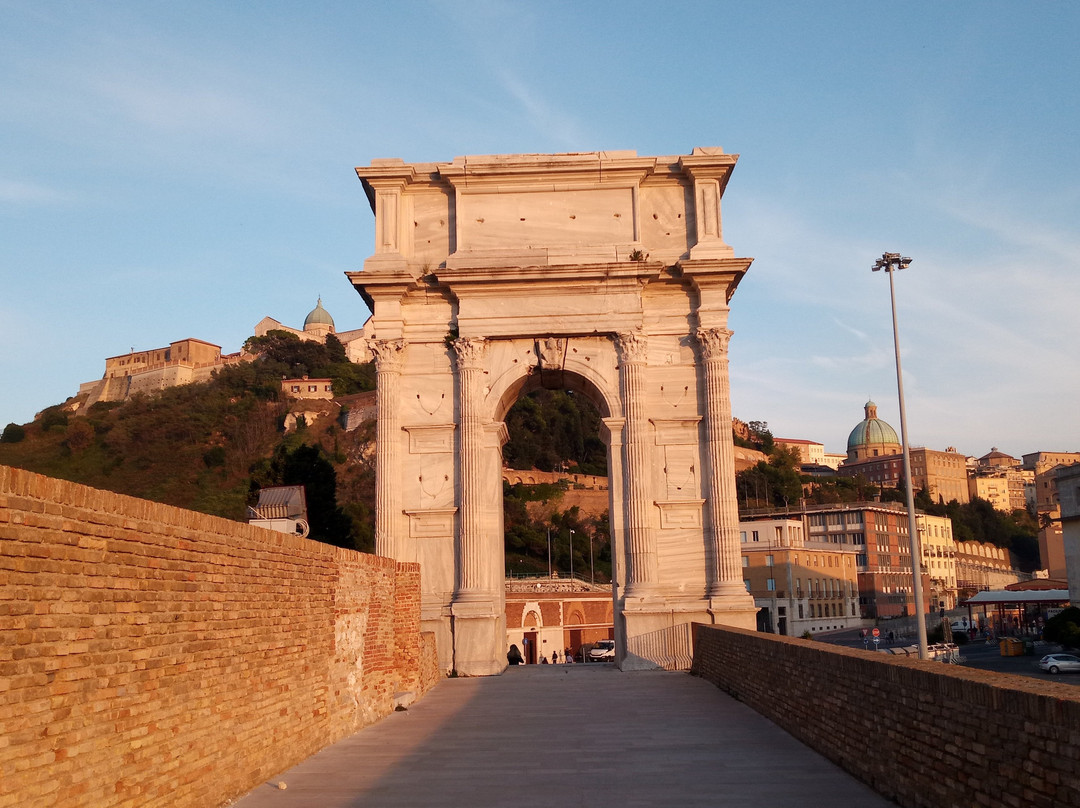 Arco di Traiano景点图片