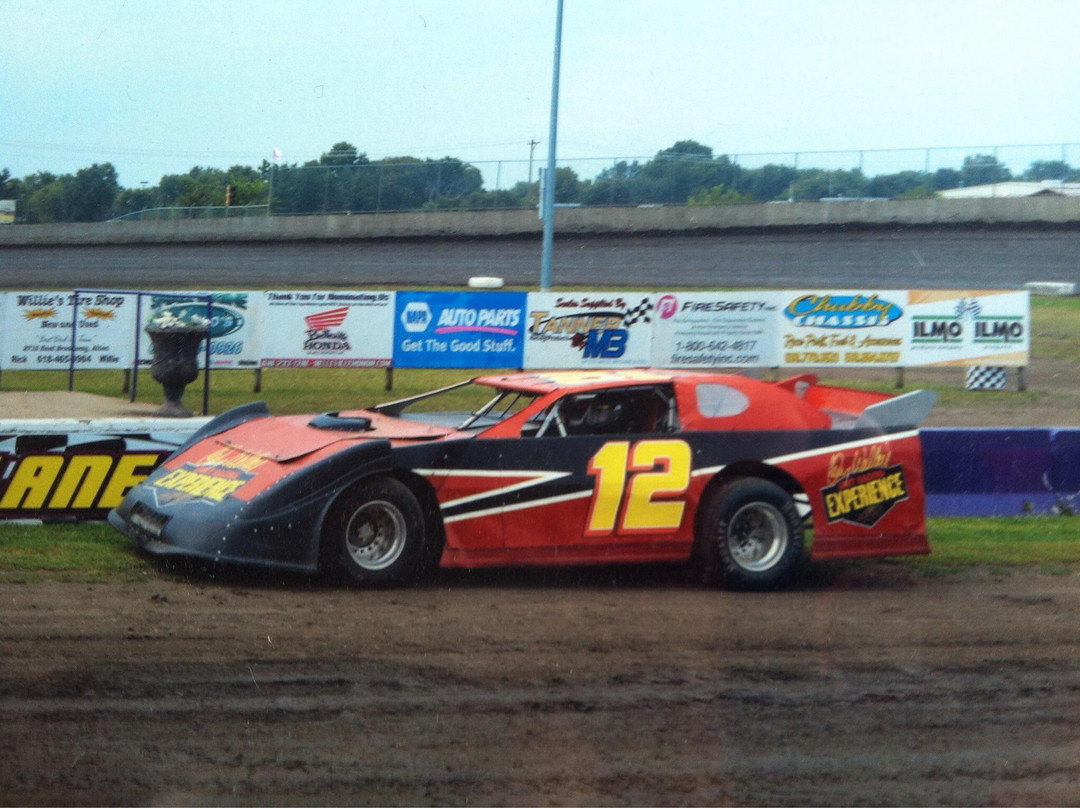 Granite City旅游景点-Kenny Wallace Dirt Racing Experience