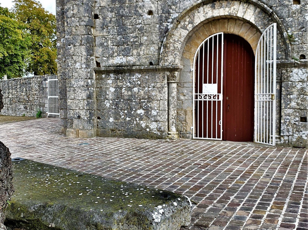 Eglise Saint-Pierre-Civray必去景点
