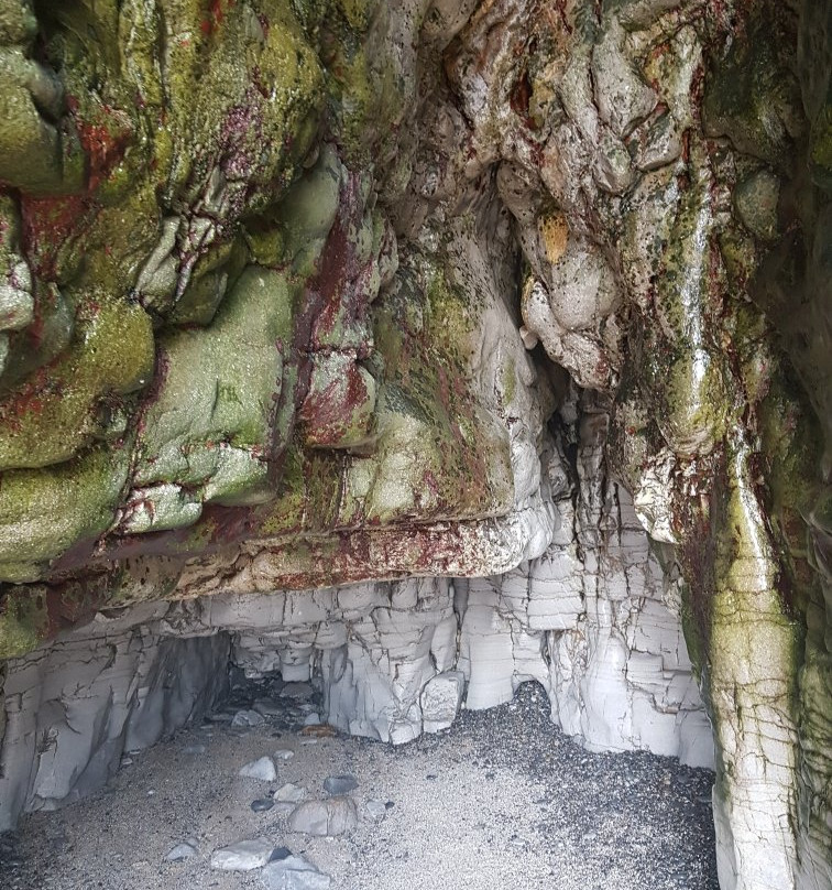 National Trust - Ragwen Point Caves景点图片