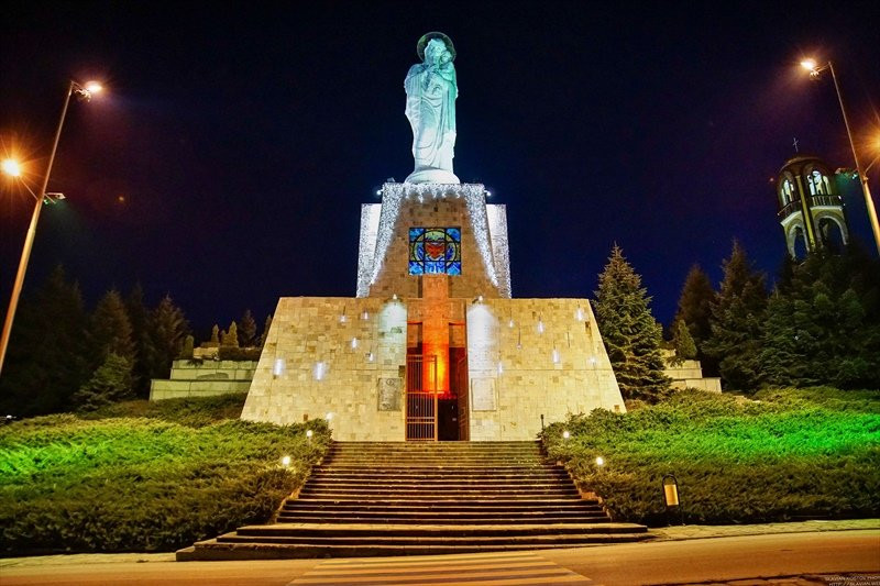 The Blessed Virgin Mary Monument景点图片