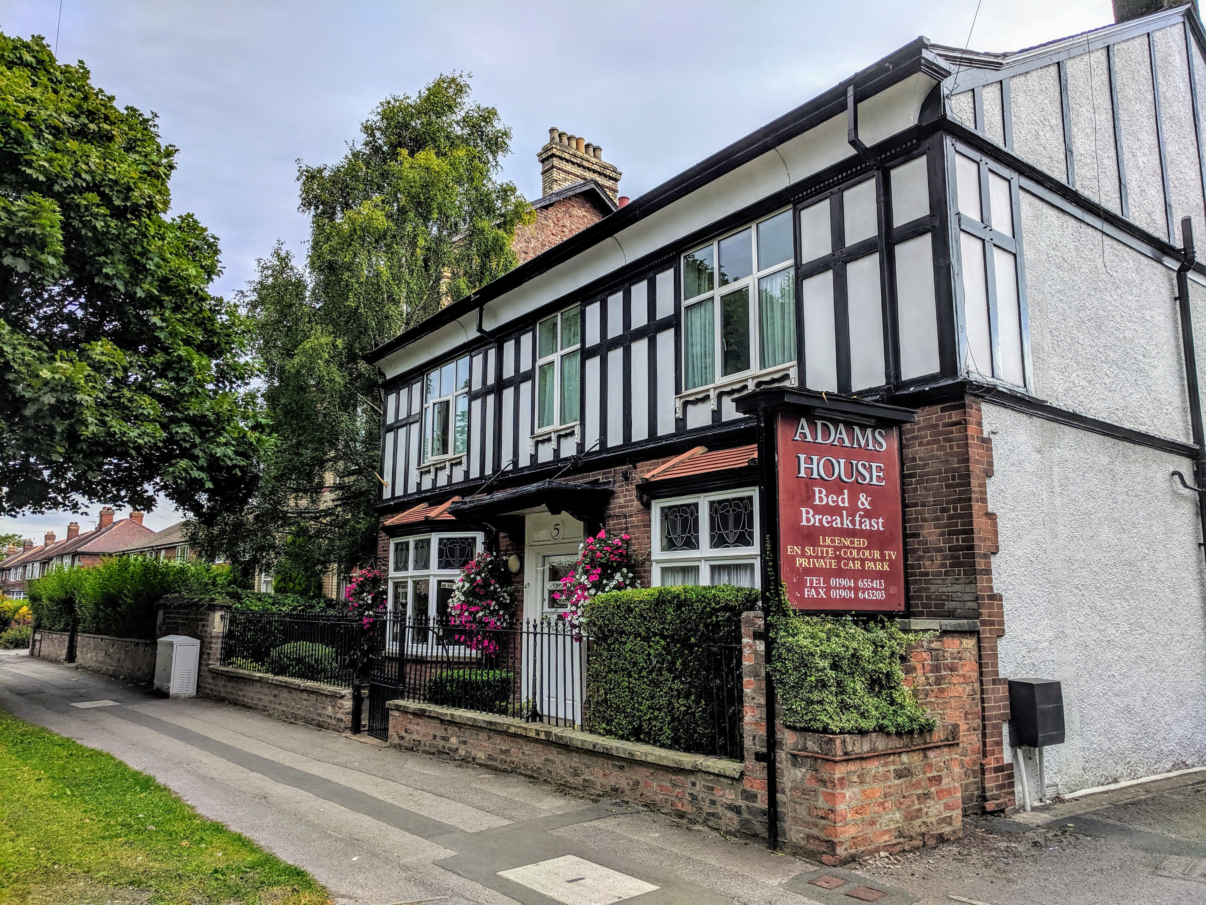 Adams House York-官方