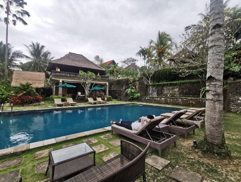 佩尔缇威度假村主图