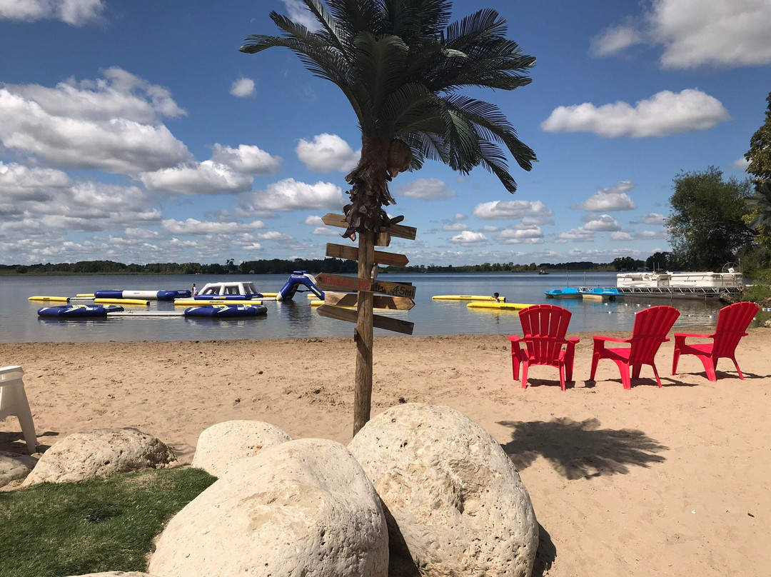 Tiki Beach Resort on Kettle Moriane Lake景点图片