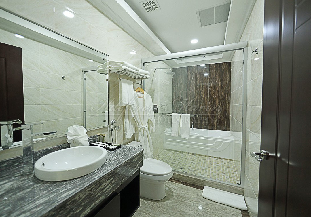 City Plaza Hotel & Suites主图