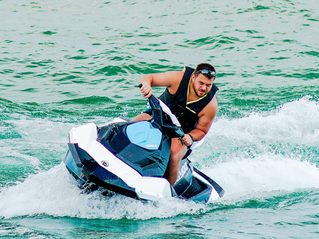Wake Zone Jet Ski Rentals景点图片