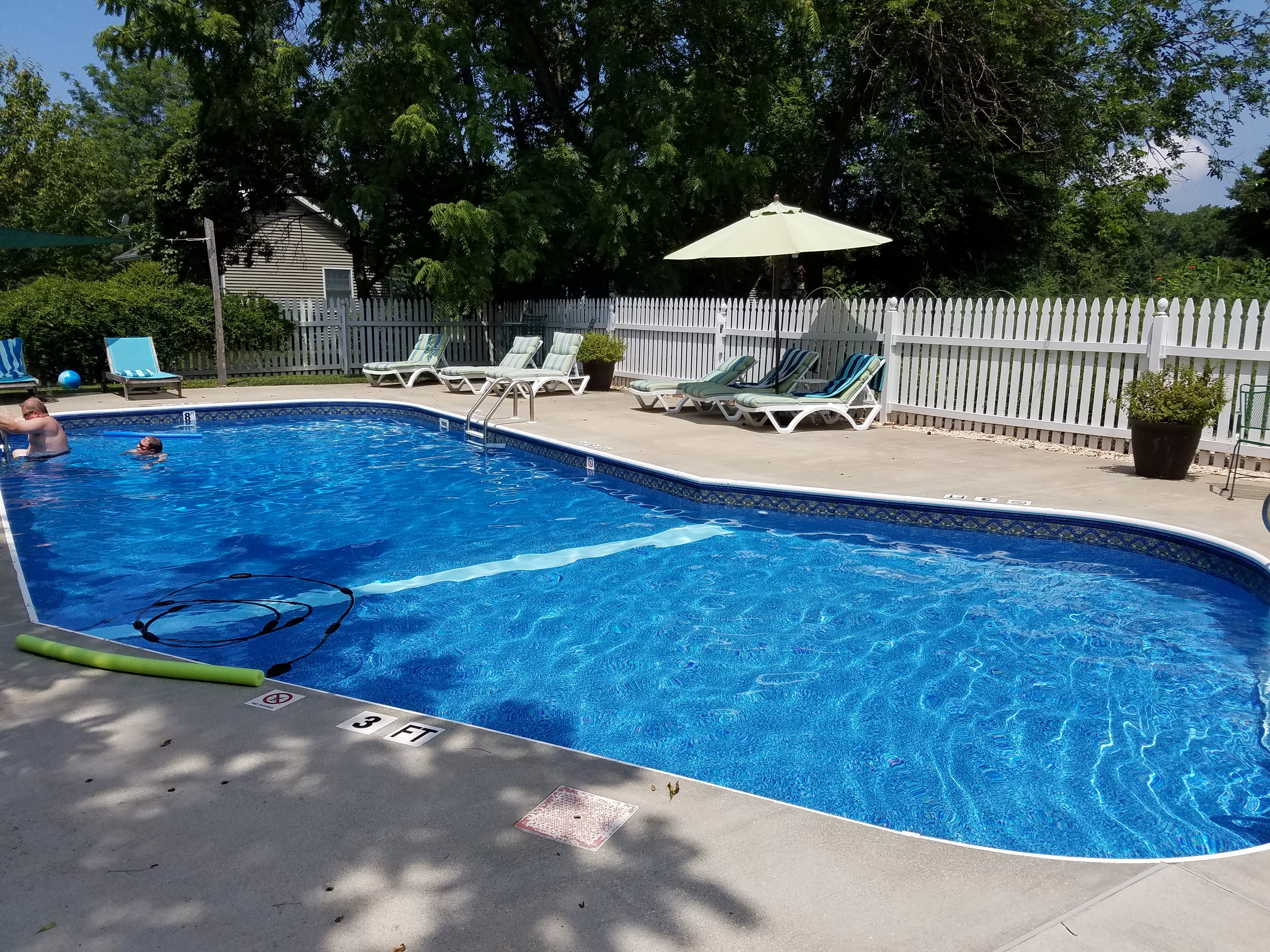 Inn at Huntingfield Creek-泳池