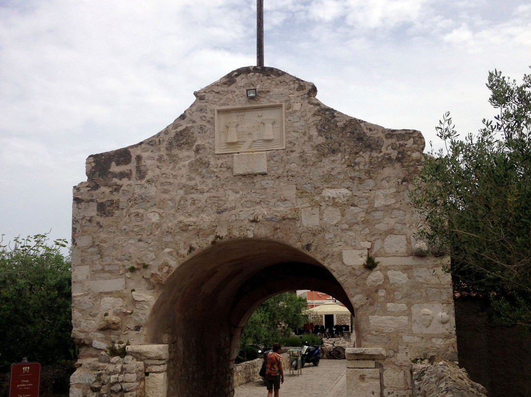 Stone Bridge and the Old Gate景点图片