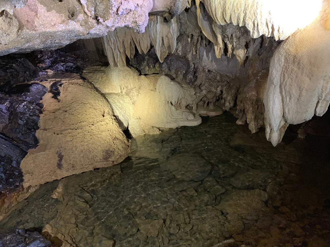 Matsuda Limestone Cave景点图片