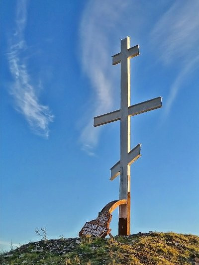 Cross at Mountain Unyuk景点图片