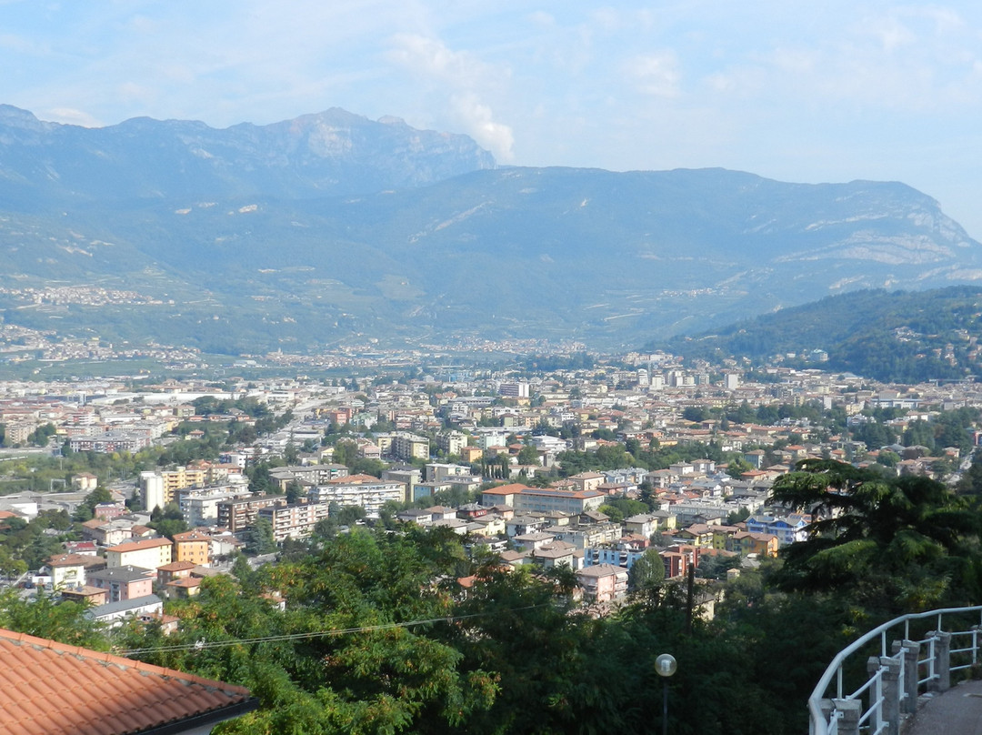 Castel Dante Sacrario AI Caduti-罗韦雷托必去景点