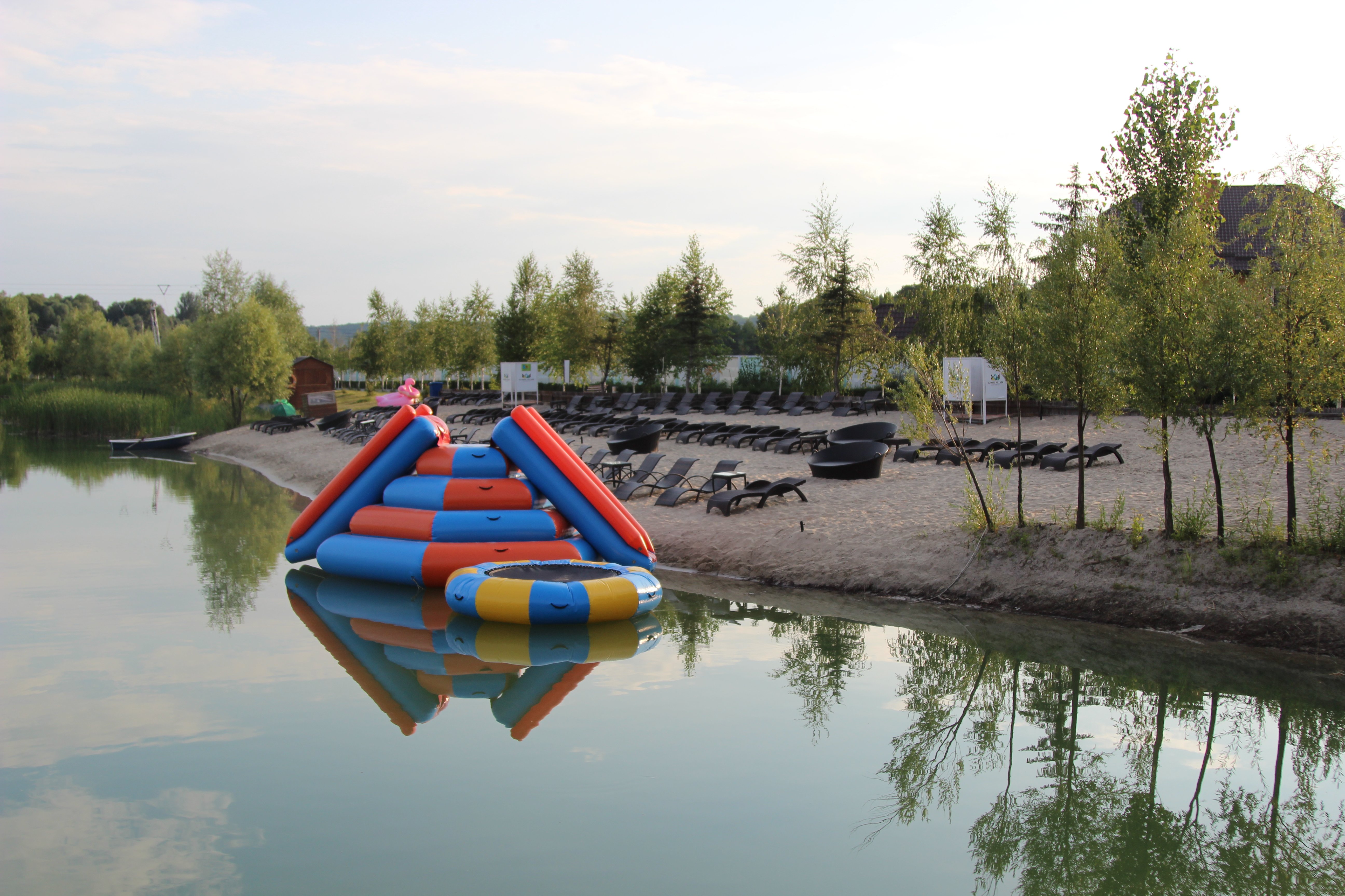 Olympic Village-泳池