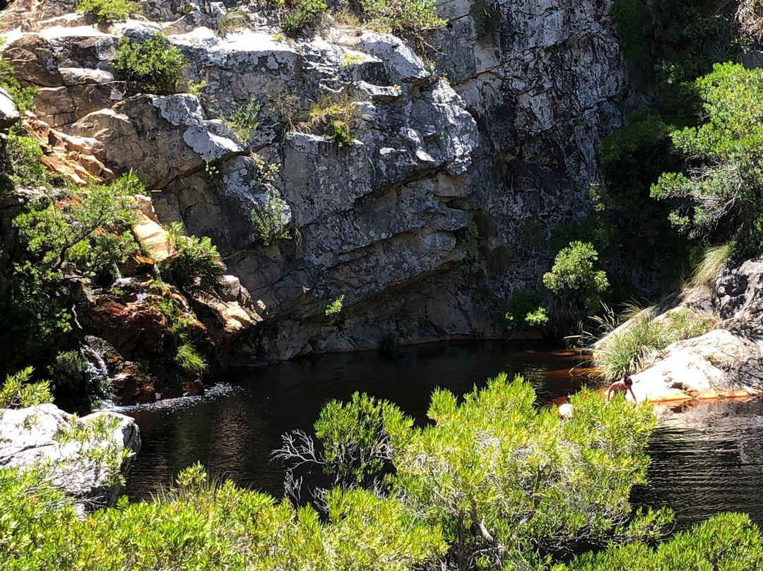 Crystal Pools Hiking Trail-高登湾必去景点