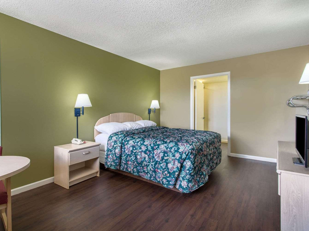 Super 8 by Wyndham Monticello主图