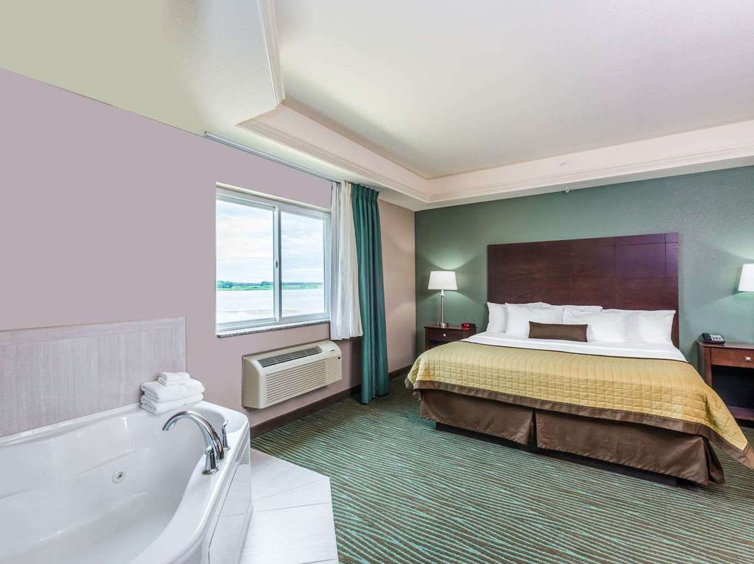 Off Shore Inn & Suites主图