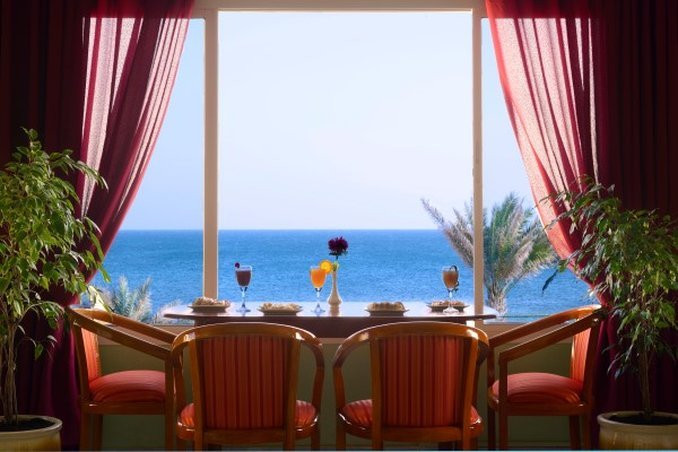 苏尔海滩假日度假酒店主图