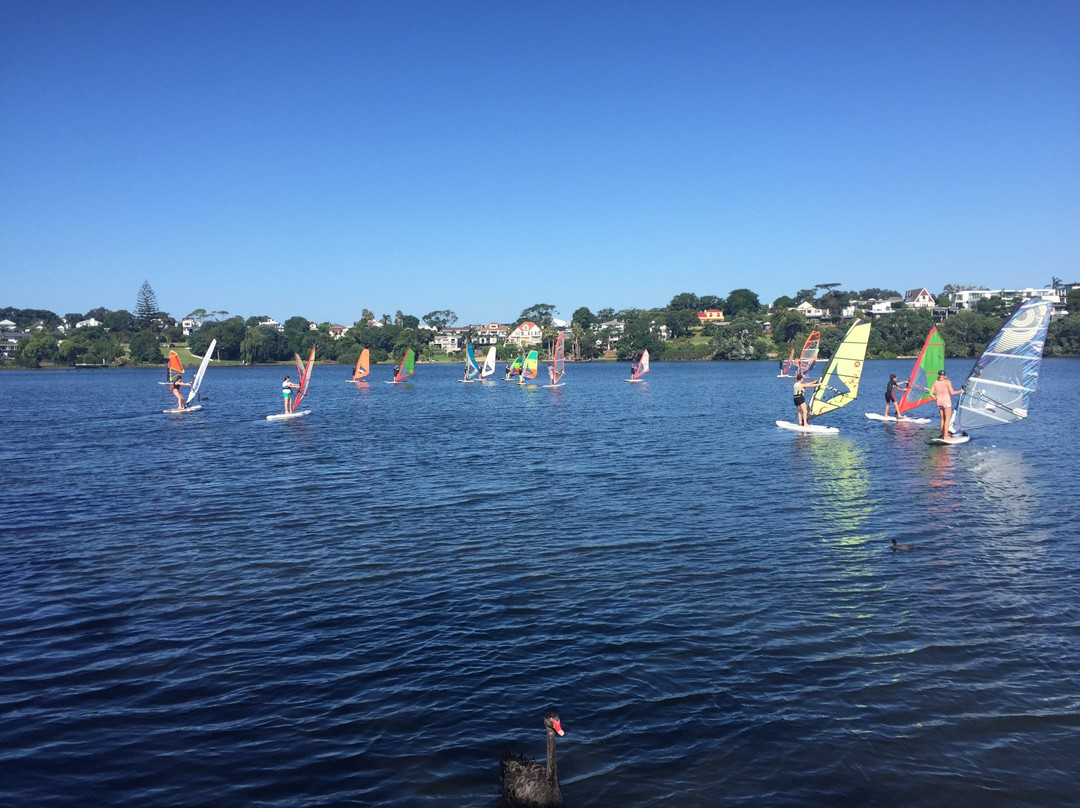 Madloop Windsurfing景点图片