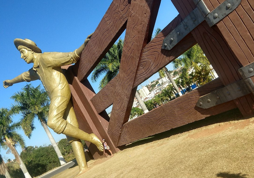 Monumento Menino Da Porteira-Ouro Fino必去景点