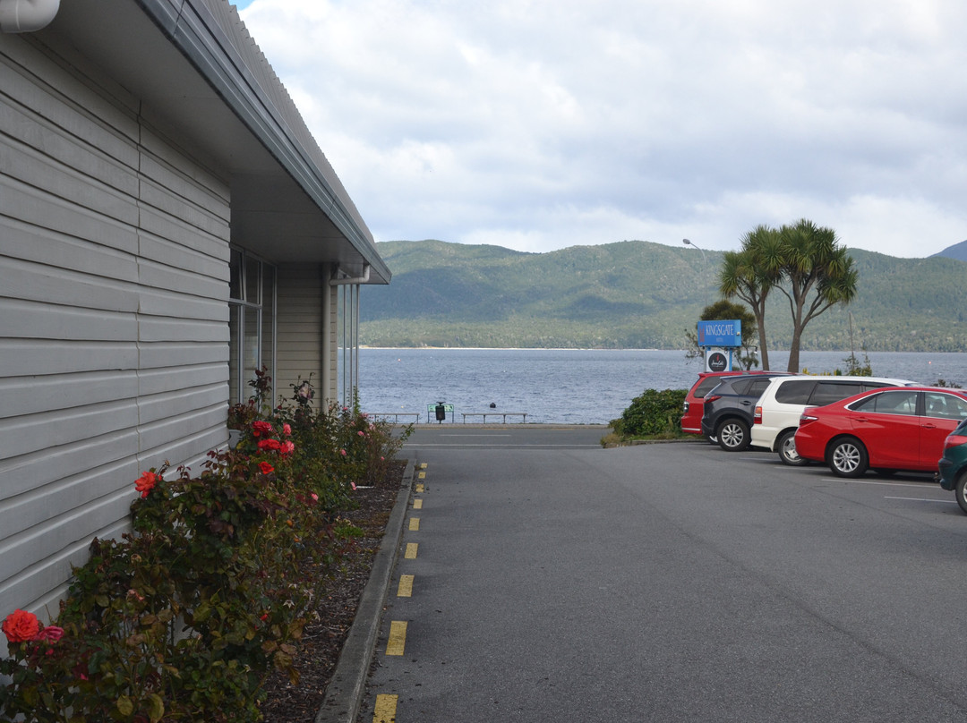 蒂阿瑙金斯盖特酒店主图