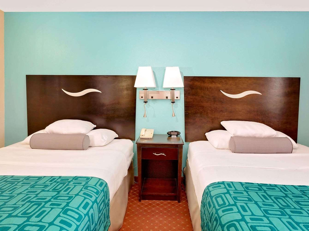 Howard Johnson by Wyndham Waterloo/Cedar Falls主图