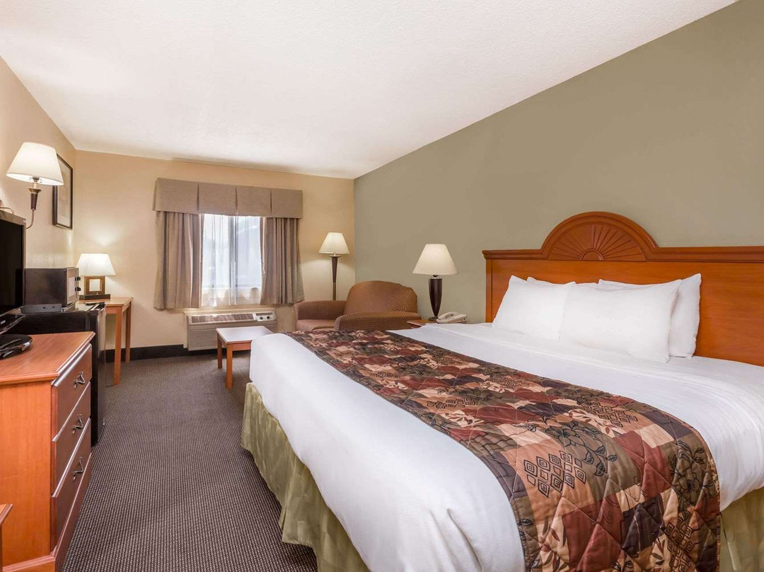 Baymont by Wyndham LaGrange主图