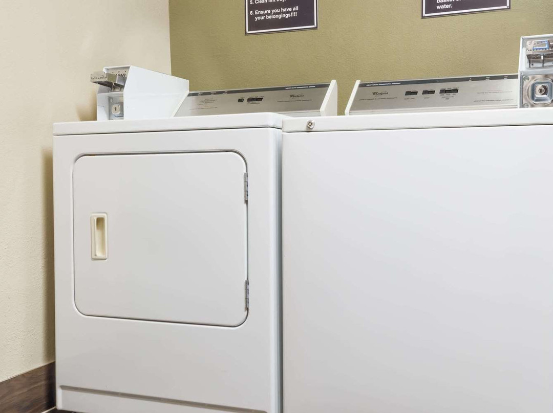 Super 8 by Wyndham Mt. Carmel IL主图