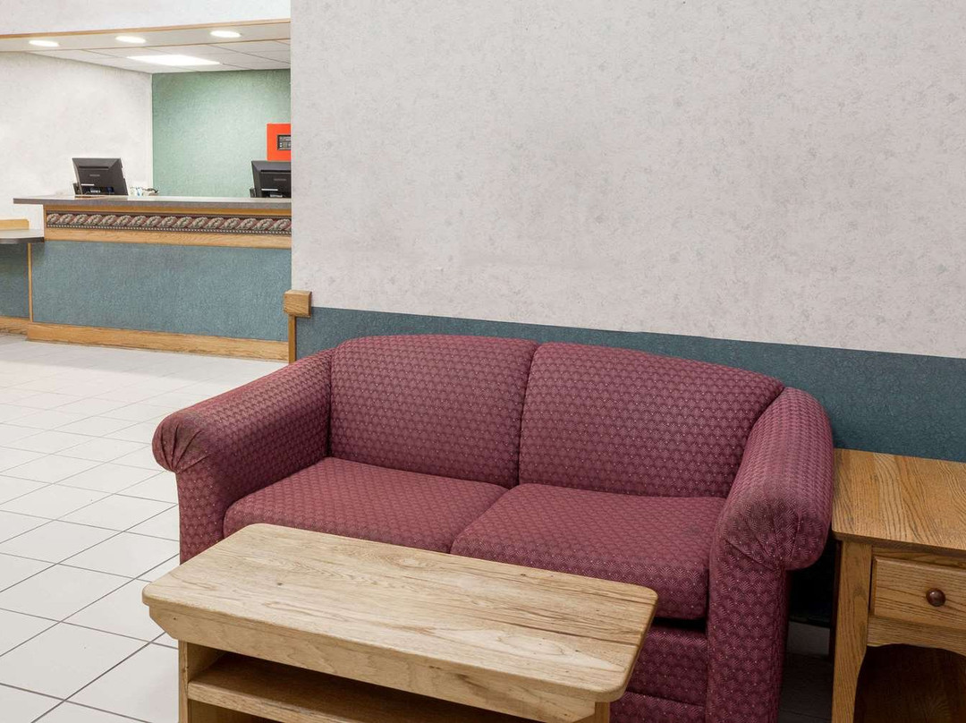 瓦斯城马里恩区速8酒店主图