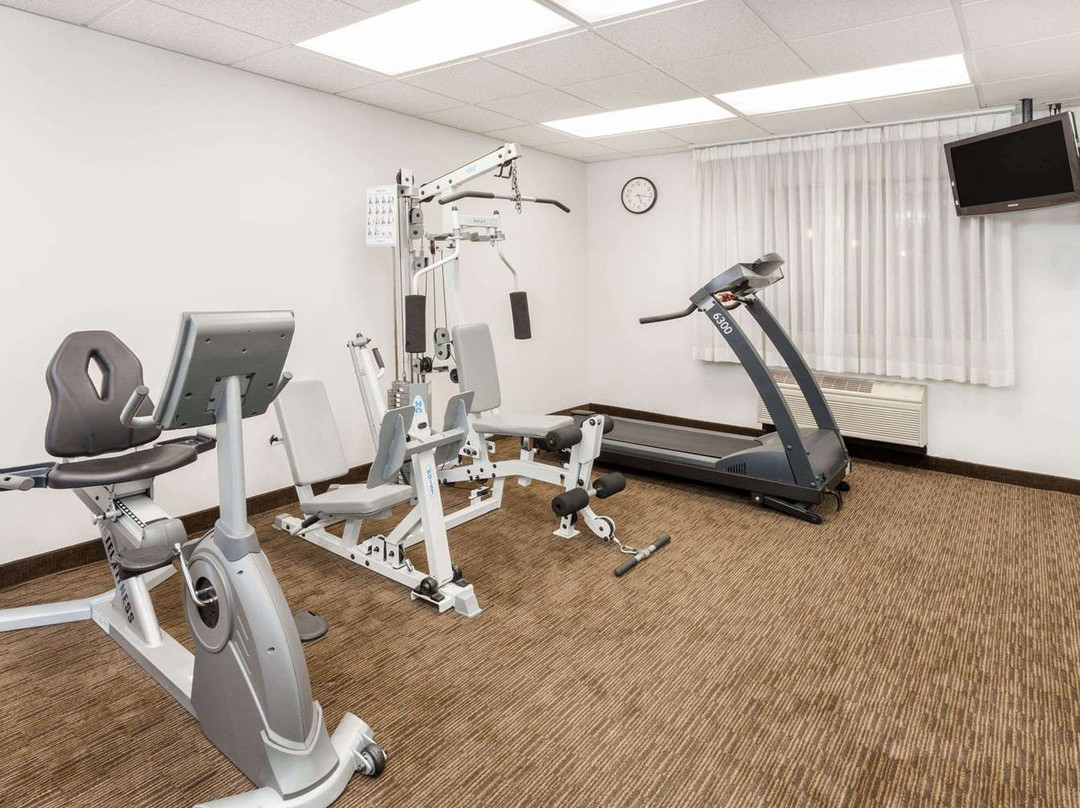 Days Inn & Suites by Wyndham Arlington Heights主图