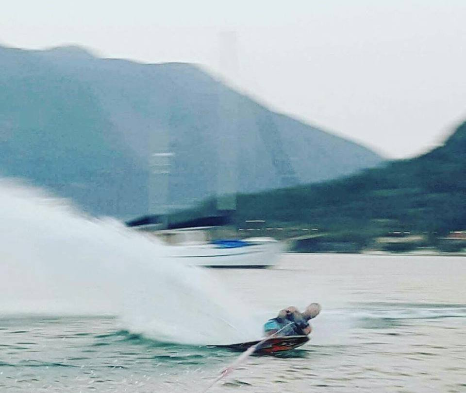 Dennis Watersports景点图片
