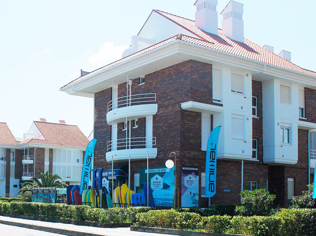 Santona酒店住宿-Watsay Surf School & Camp