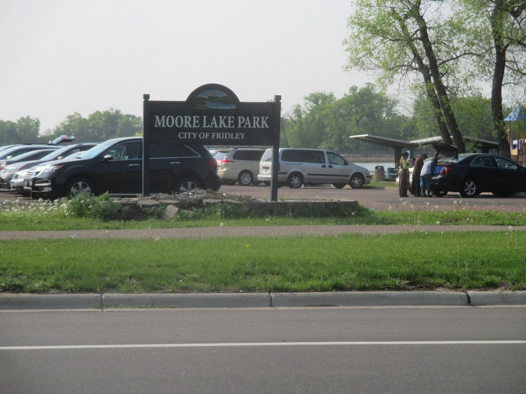 Moore Lake Park and Beach景点图片