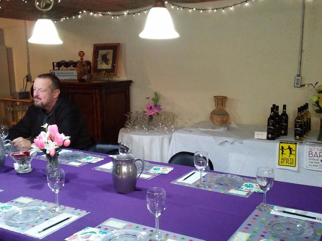 Six Waterpots Vineyard and Winery-Hudson必去景点