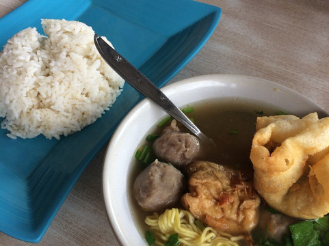 Meninting餐馆和美食-Bakso Haji Kardi