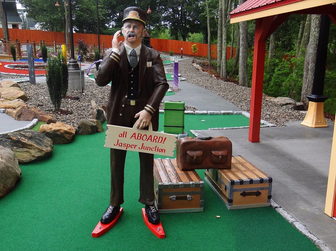 Copper Creek Mini Golf at Nature's Art Village-Montville必去景点