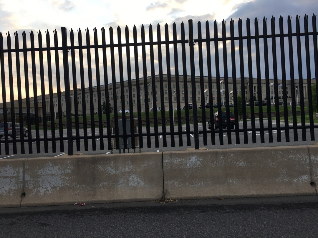 Pentagon Centre-阿灵顿必去景点