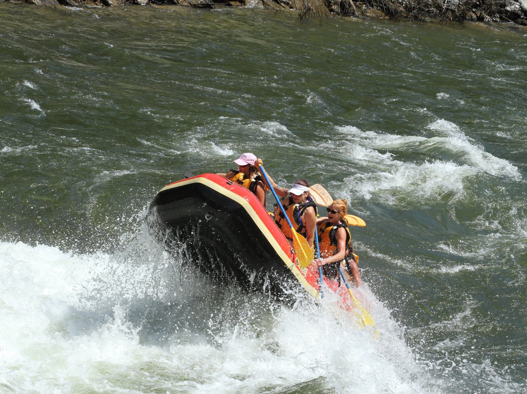 Wiley E. Waters Whitewater Rafting景点图片