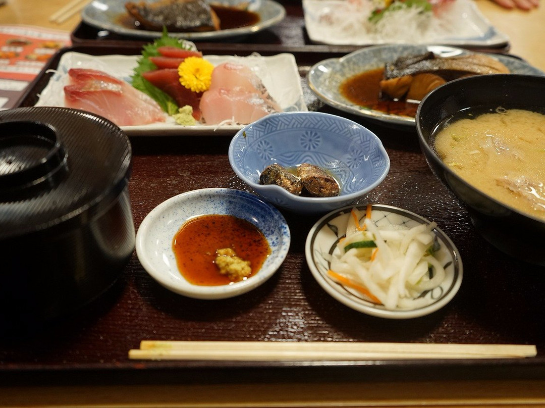 魚屋の回転寿し・地魚料理 しまたけ水産