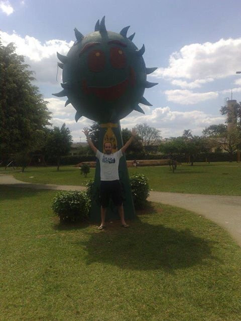 Praça Mamonas Assassinas-瓜鲁柳斯必去景点