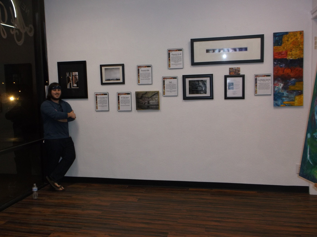 Timeless Custom Frames & Art Gallery-拉伯克县必去景点