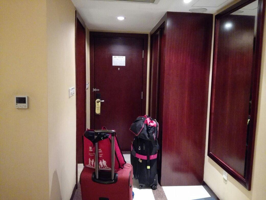 峨眉山月花园饭店主图