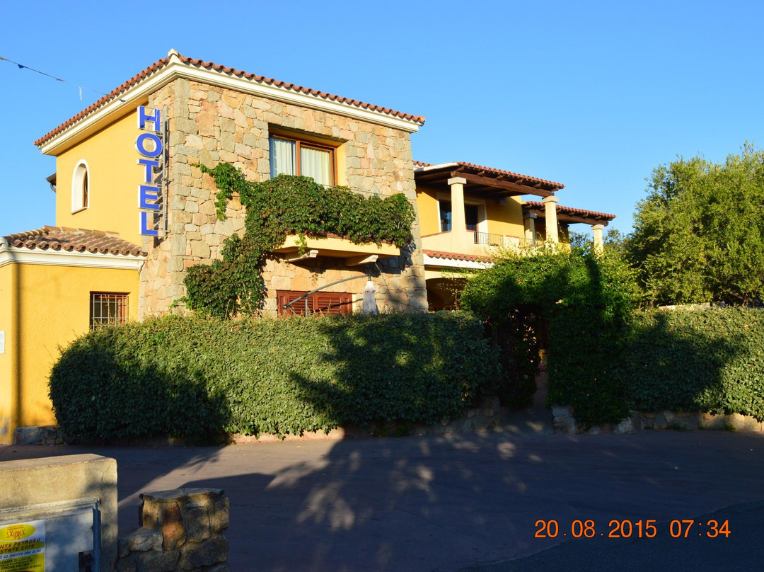 Monte Petrosu酒店住宿-Hotel Lu Pitrali