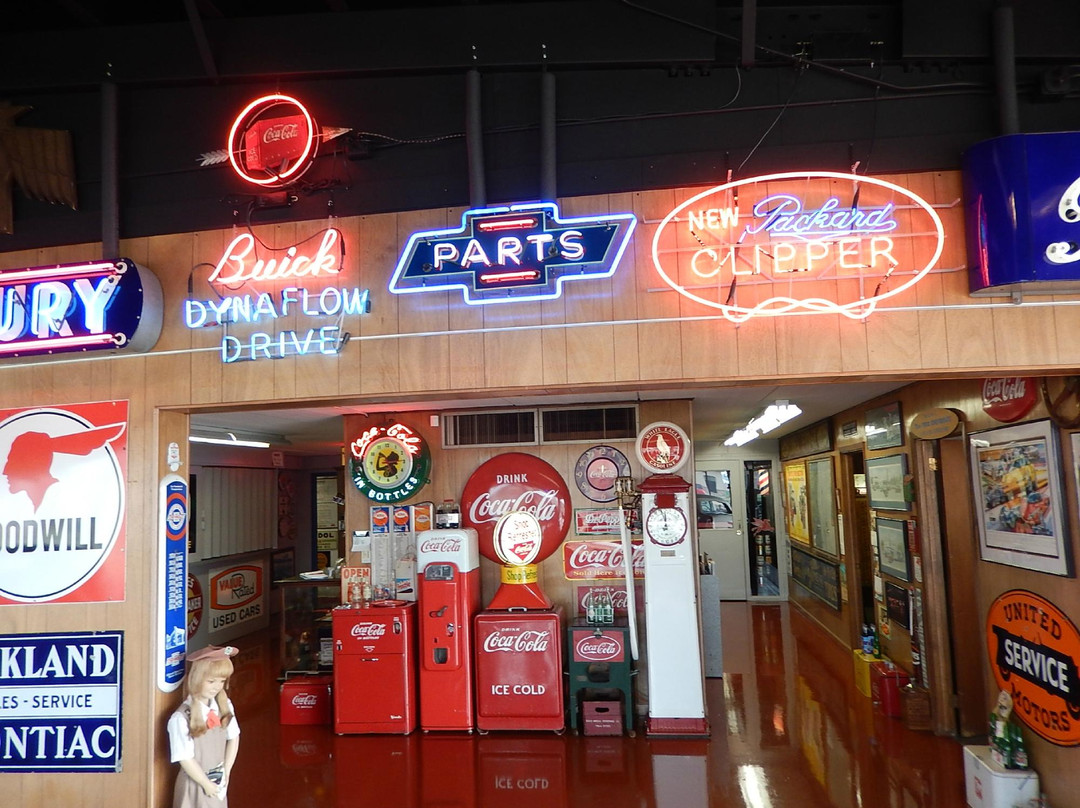 Spomer Classics & Museum-Worthington必去景点