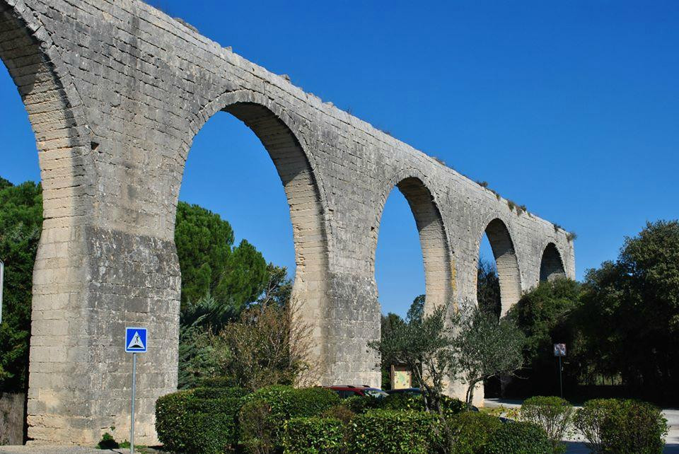 Aqueduct de Castries景点图片