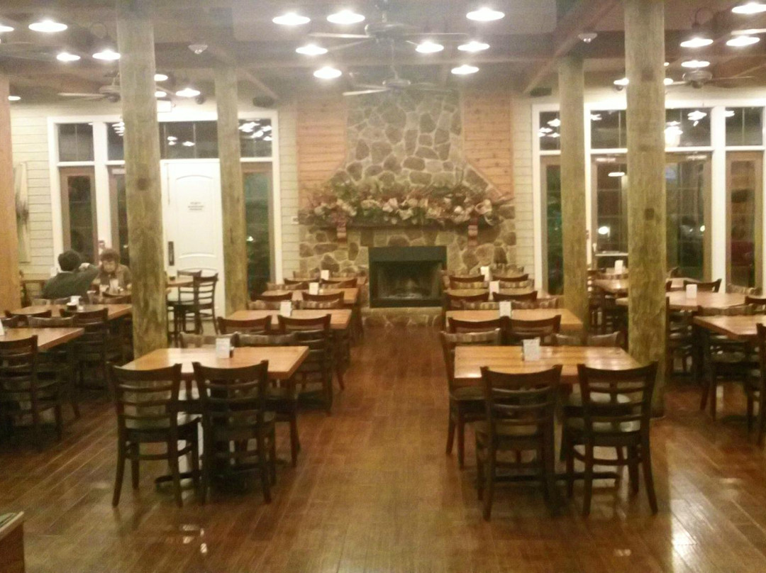 Grand Chenier餐馆和美食-The Regatta Seafood and Steakhouse, LLC