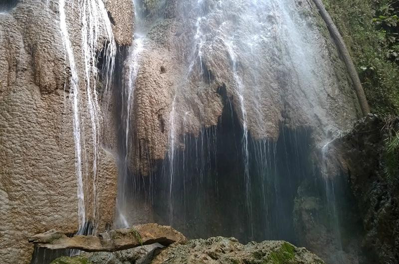 Namtok Pha Rom Yen-万莱必去景点