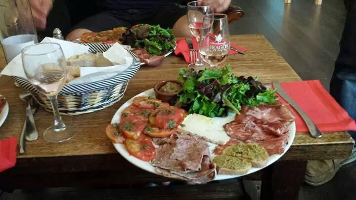 艾居伊纳餐馆和美食-Les Chemins du Vin