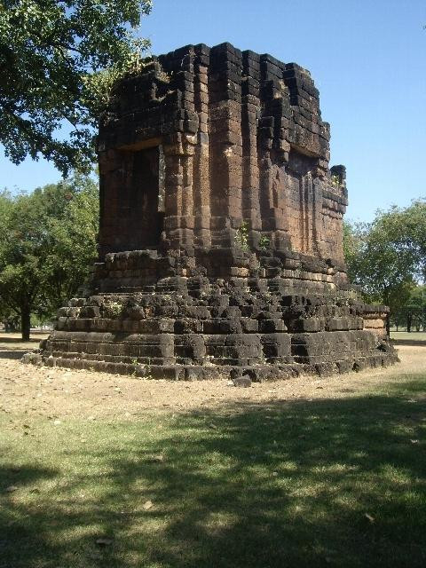 Ta Pha Dean Shrine景点图片