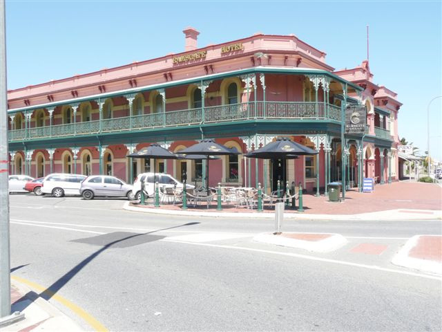 Allenby Court Holiday Units